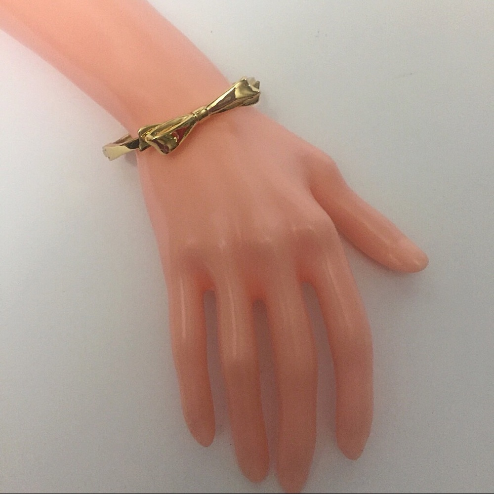 🚫SOLD🚫Kate Spade Hinged Gold Tone Bow Bangle - Picture 6 of 6